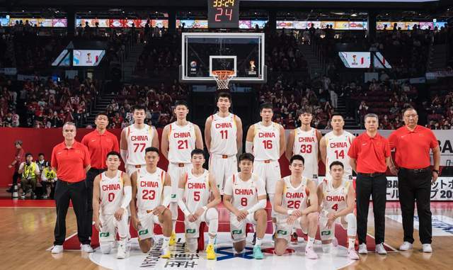 九游娱乐官方入口-FIBA认错，果断换人，3裁判出炉，助裁曾执法CBA，中国男篮或受益