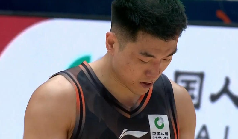 九游娱乐登录入口-10中2！4中1！广东男篮惨败山东，全明星MVP+三分王就这？太差了
